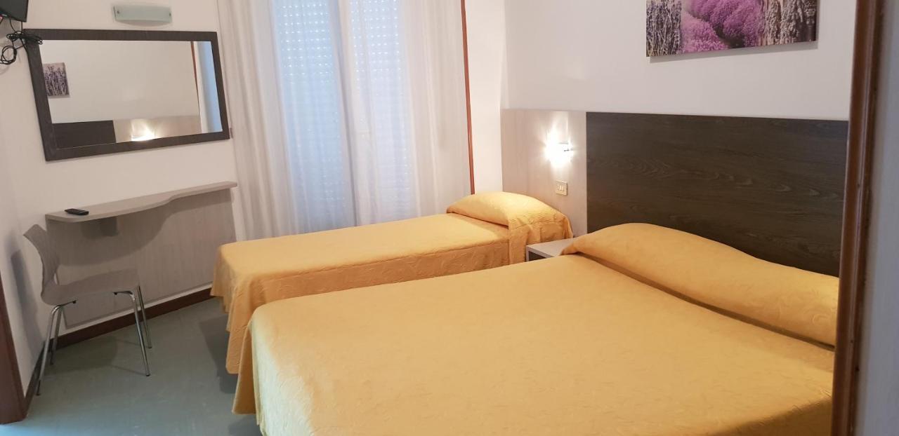 Hotel Monaco - Parcheggio Incluso Min 2 Gg Milano Marittima Ngoại thất bức ảnh