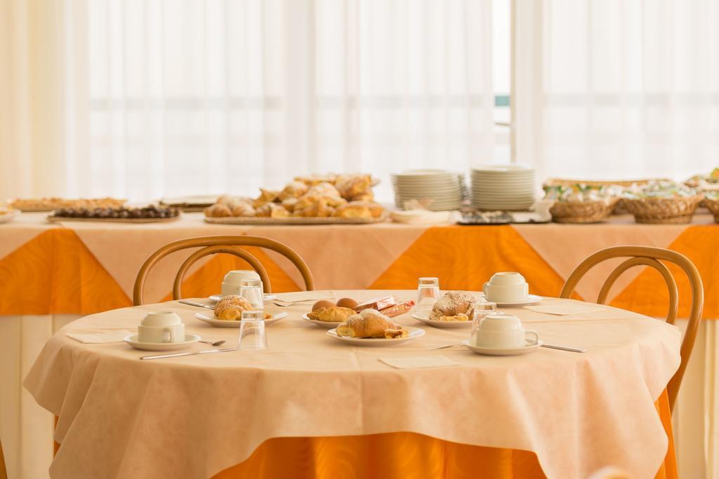 Hotel Monaco - Parcheggio Incluso Min 2 Gg Milano Marittima Ngoại thất bức ảnh
